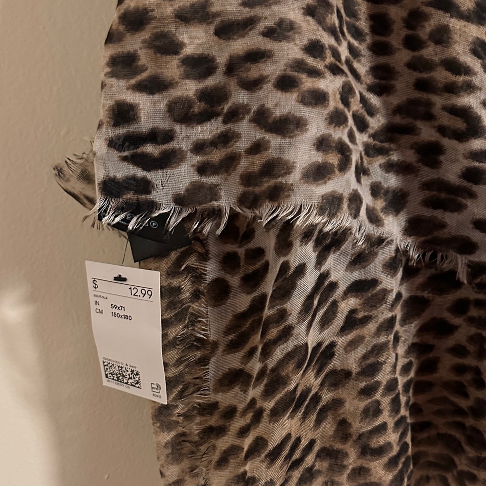 H&M Leopard Print Scarf - Brown and Black - Picture 2 of 3